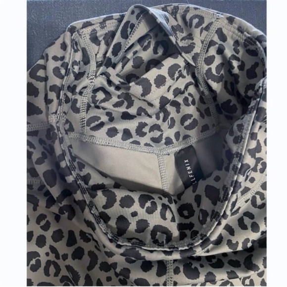 Leggings: Gray Leopard Print Leggings - Picture 4 of 4